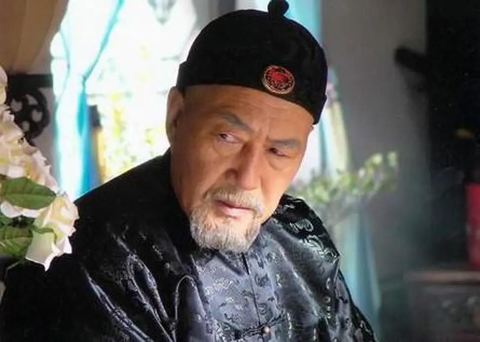 演員安靜,演員安靜，舞臺與鏡頭下的內斂之力