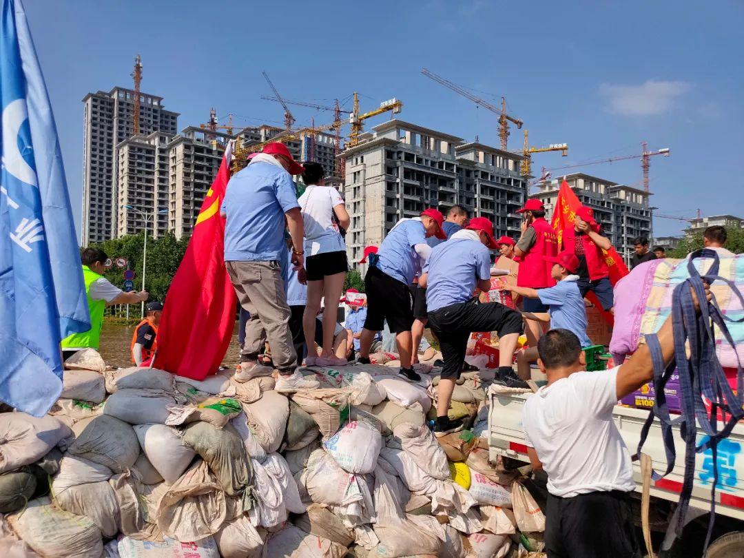 中藍航空最新動態(tài)揭秘，飛行中的溫情故事