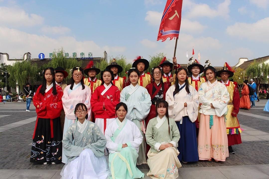 動漫服裝店，激發(fā)變化的力量，培育自信與成就感的時尚殿堂
